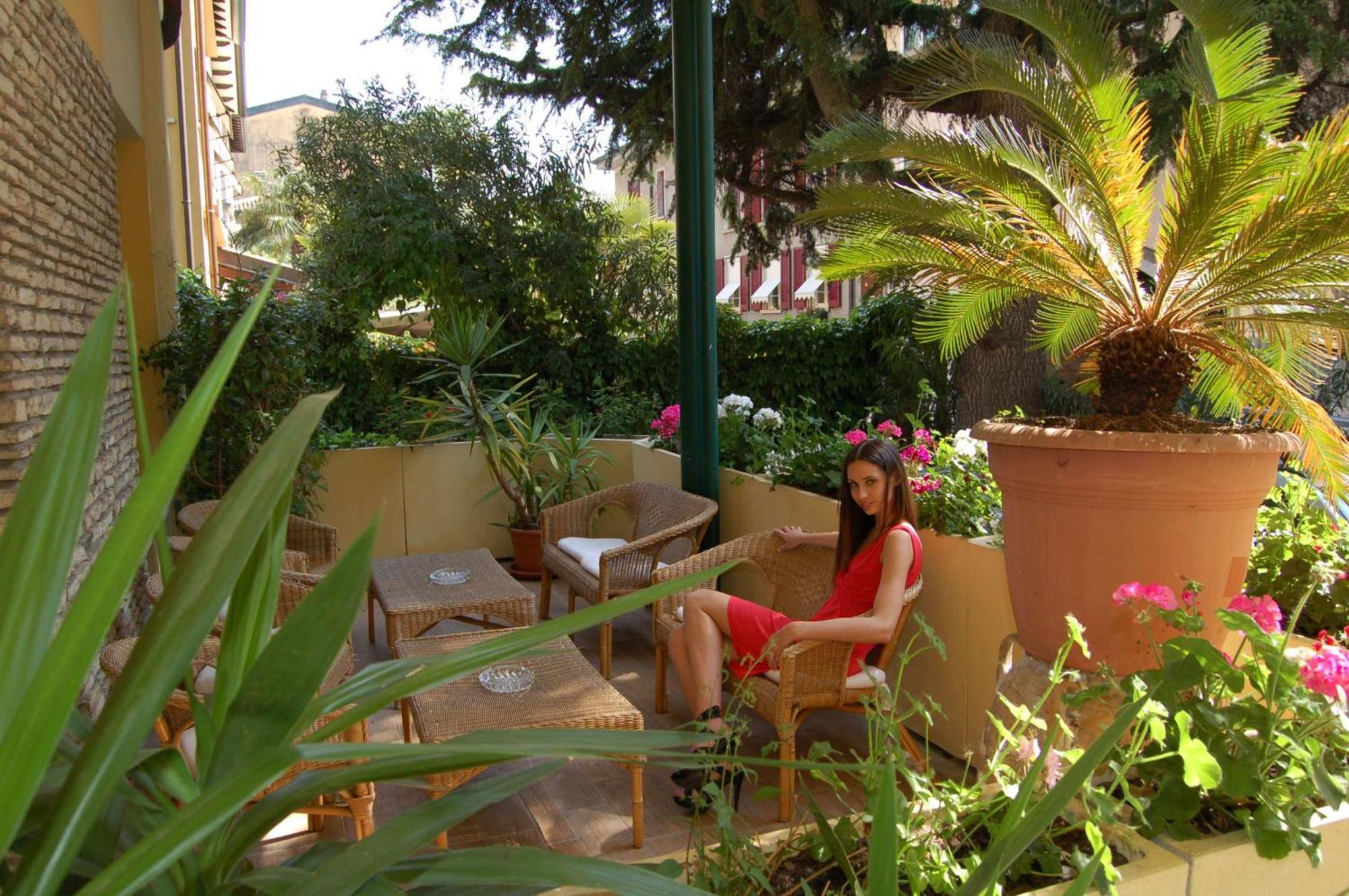 Hotel Broglia Sirmione Exterior photo