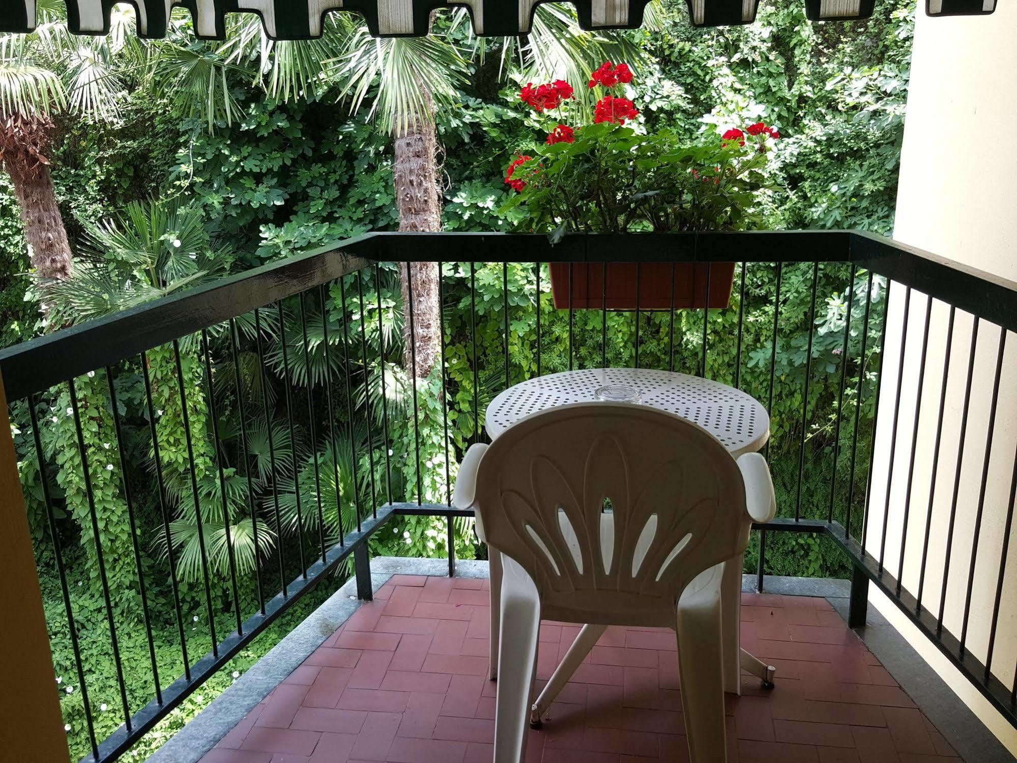 Hotel Broglia Sirmione Exterior photo